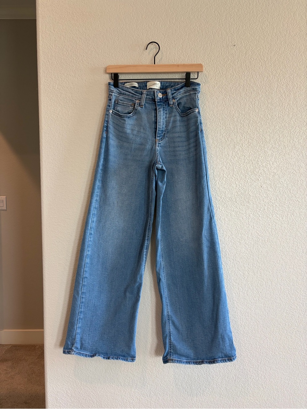 Universal Thread High Rise Wide Leg Jeans Size 8R Medium Wash